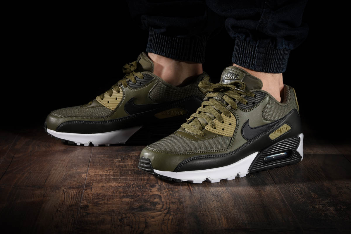 NIKE AIR MAX 90 ESSENTIAL MEDIUM OLIVE