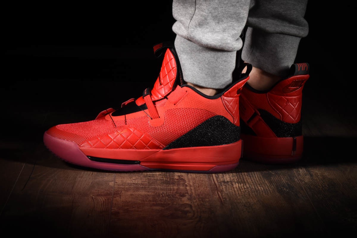 Jordan 33 red outlet on feet
