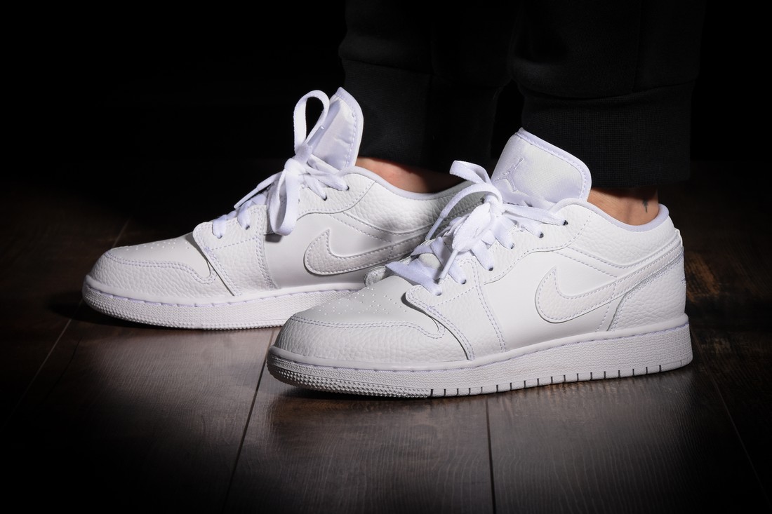 NIKE AIR JORDAN 1 RETRO LOW GS TRIPLE WHITE