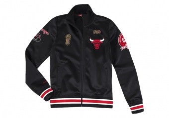 Bulls mitchell outlet and ness jacket